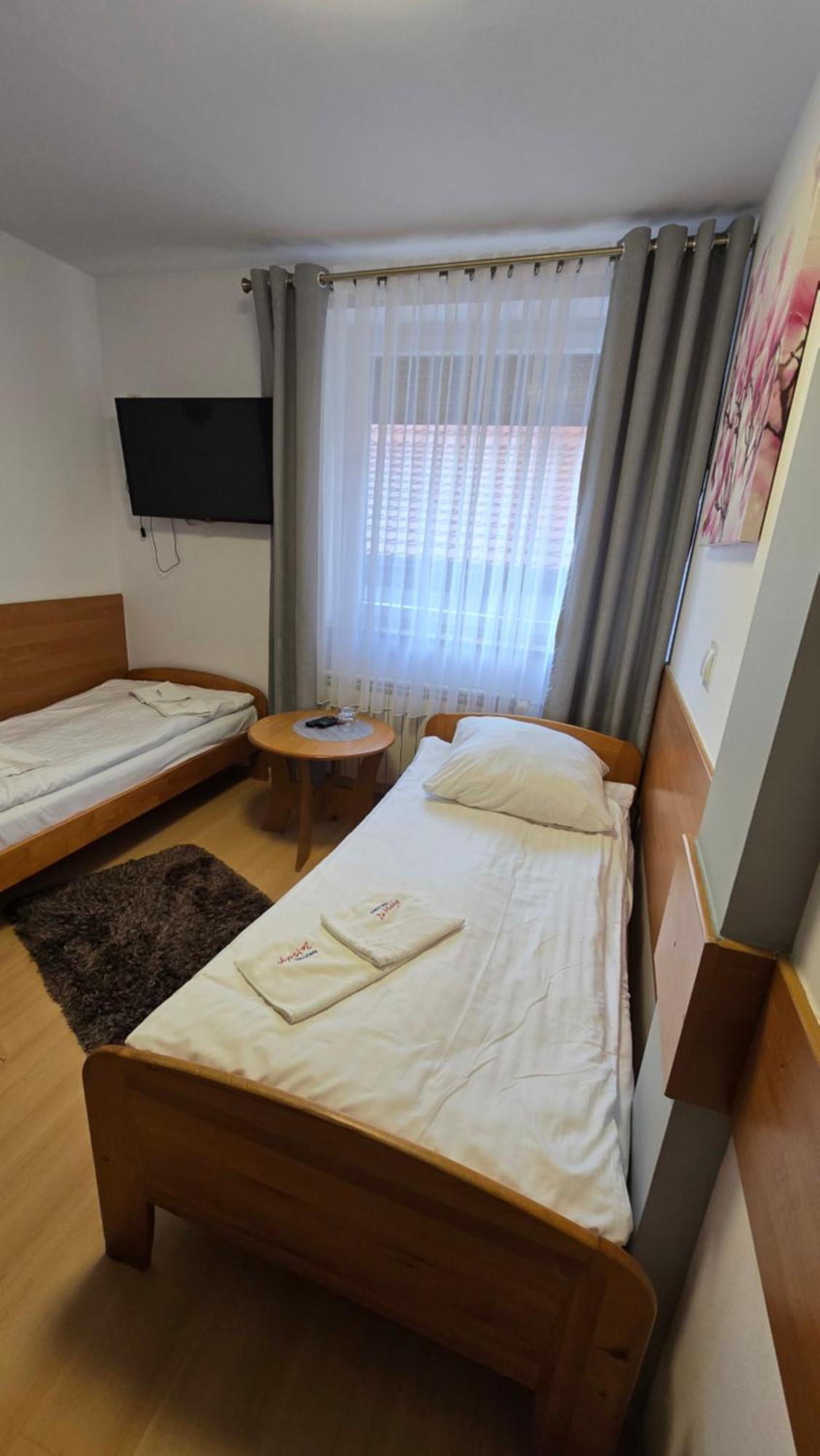 Motel Za Miedza Bralin ภายนอก รูปภาพ